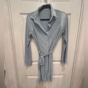 Layner dress in light blue.